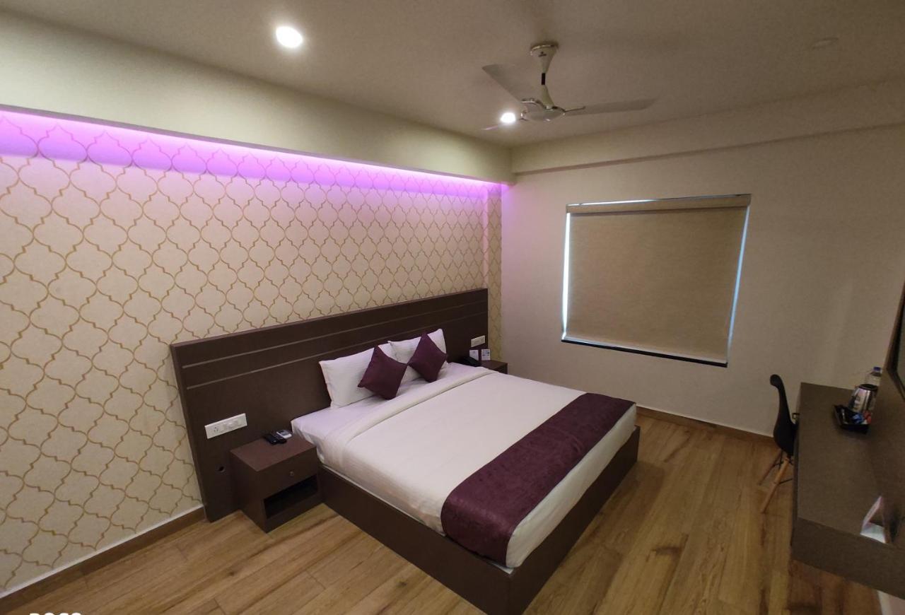 Lavender Infopark Kochi Hotel Eksteriør billede